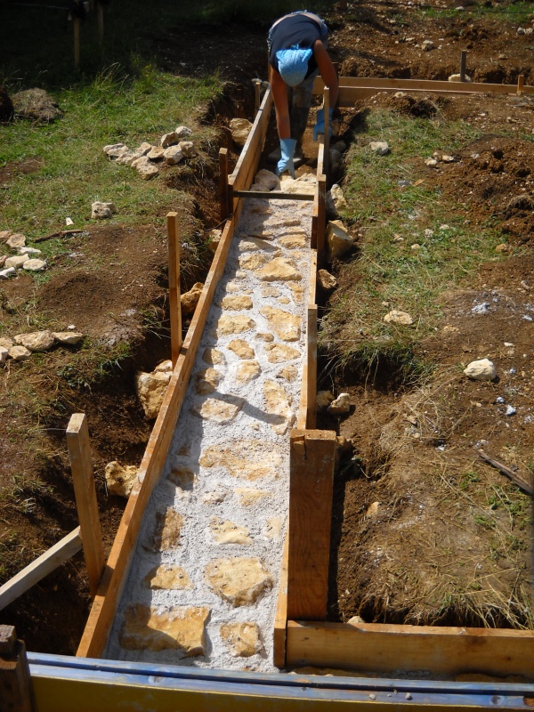 Fondations cyclopéennes à l&#039;aide de chaux et de calcaires non gélifs local